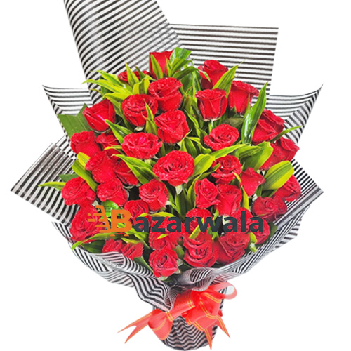 Bazarwala সূক্ষ্ম লাল গোলাপের তোড়া